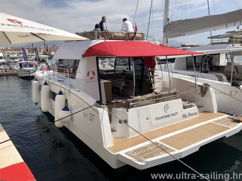 Motor Catamaran MY 37 - Charter Croatia